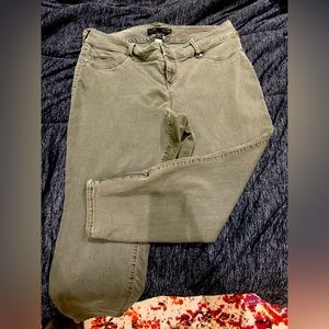 Torrid olive green stiletto crop jegging size 22